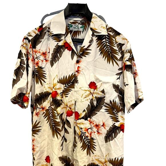 Luxury Made in Hawaii Two Palms SS NEW w/out tags floral & coconut buttons - Picture 1 of 7